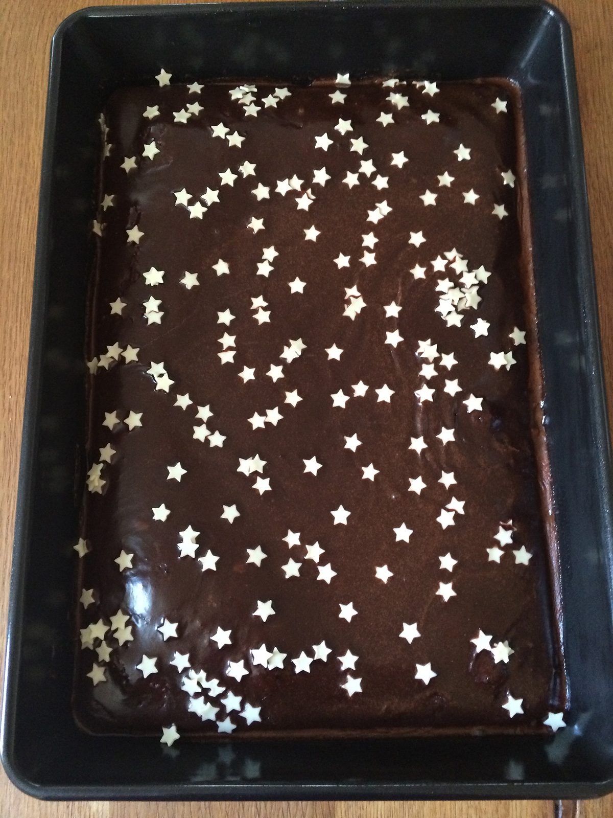 http://www.nigella.com/assets/uploads/recipes/chocolate-sheet-cake-5613ef7745e09.jpg