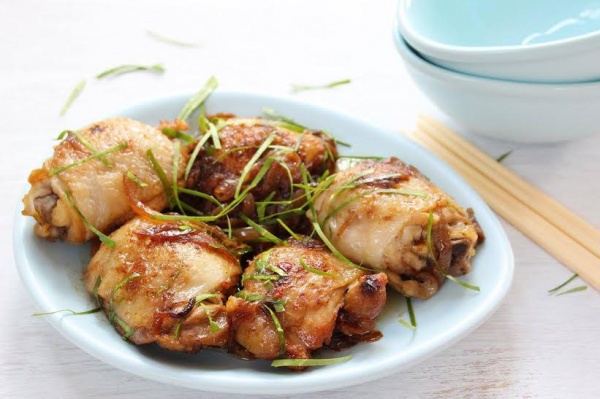 Vietnamese Stir-Fried Chicken with Lemon Leaves