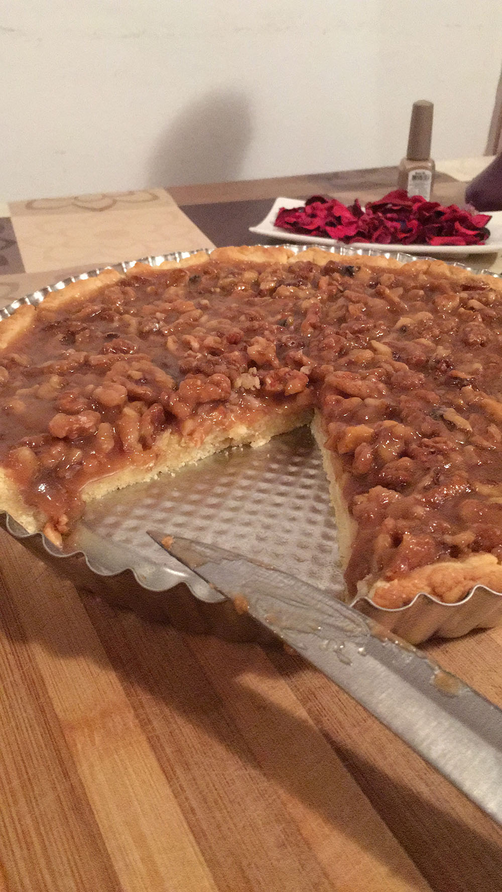 Walnut caramel tart