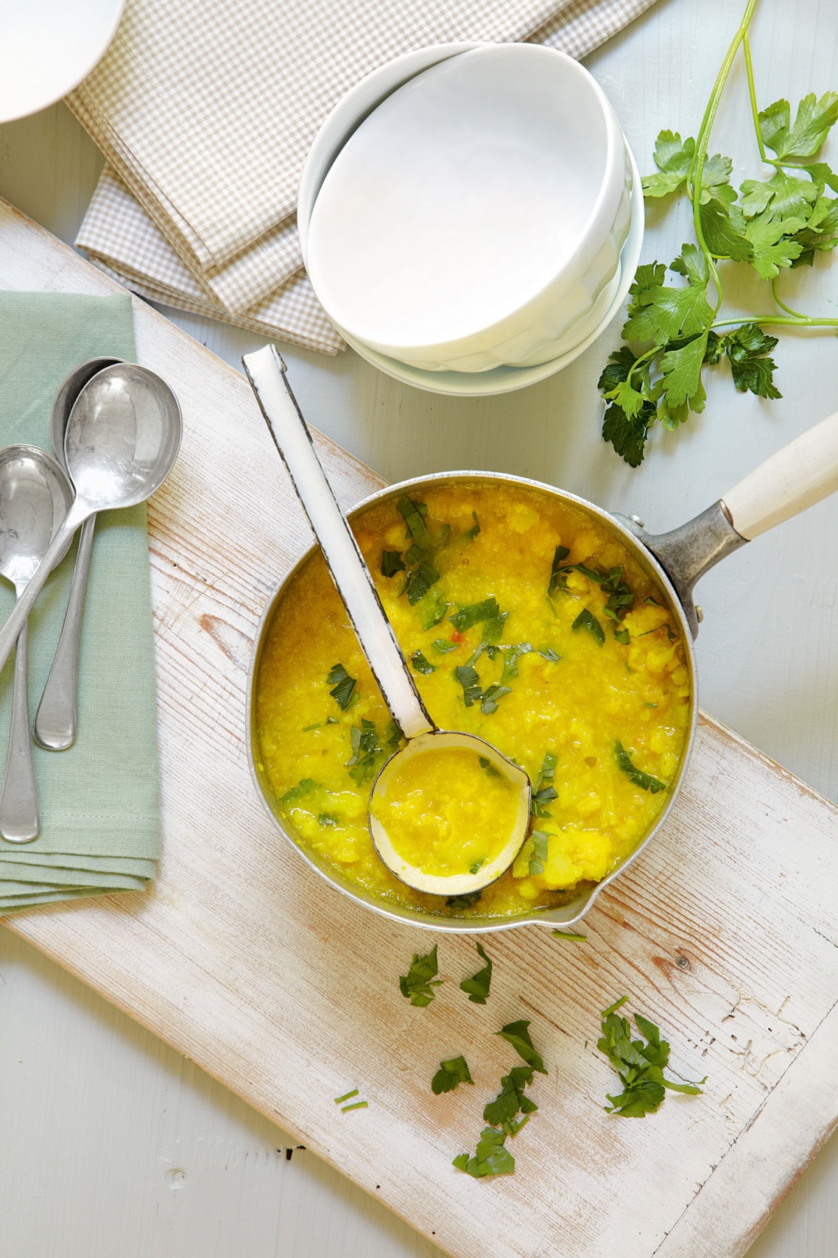 Image of Nigella's Cauliflower, Garlic and Turmeric Soup