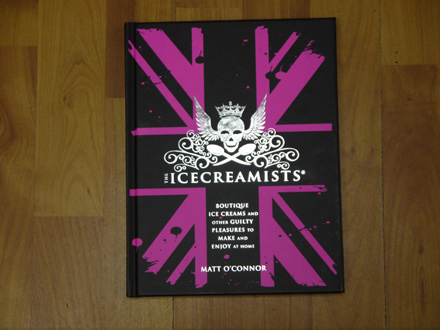 Book cover of The Icecreamists by Matt O'Connor