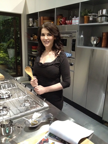 Nigella on set