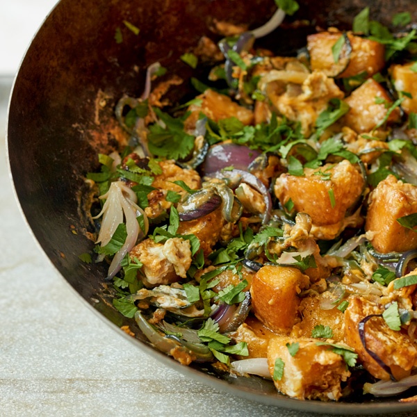 Image of Nadiya Hussain's One-Wok Red Onion and Bread Stir-Fry