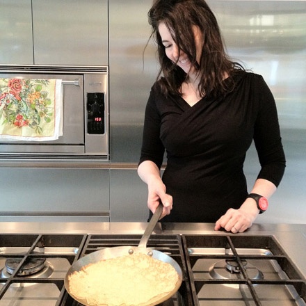 Nigella cooking a pancake