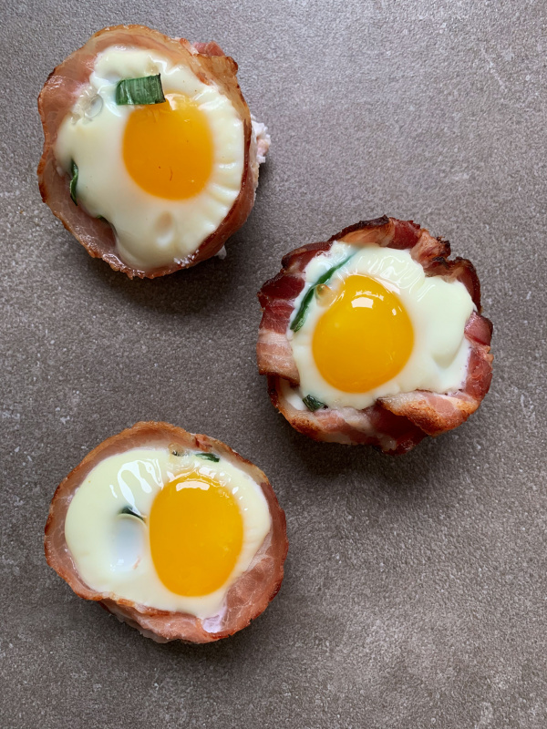 BREAKFAST EGGS WITH LEEKS IN BACON NEST