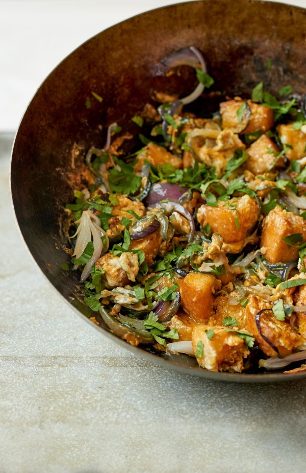 Image of Nadiya Hussain's One-Wok Red Onion and Bread Stir-Fry