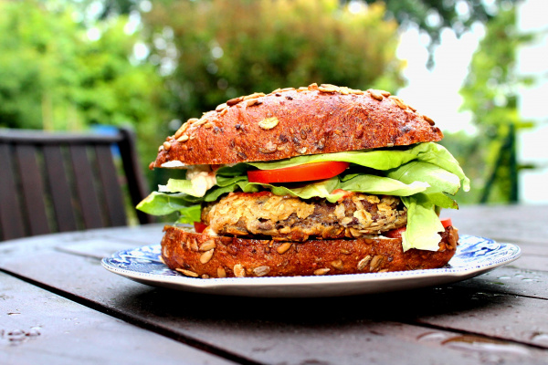 Red kidney bean burger