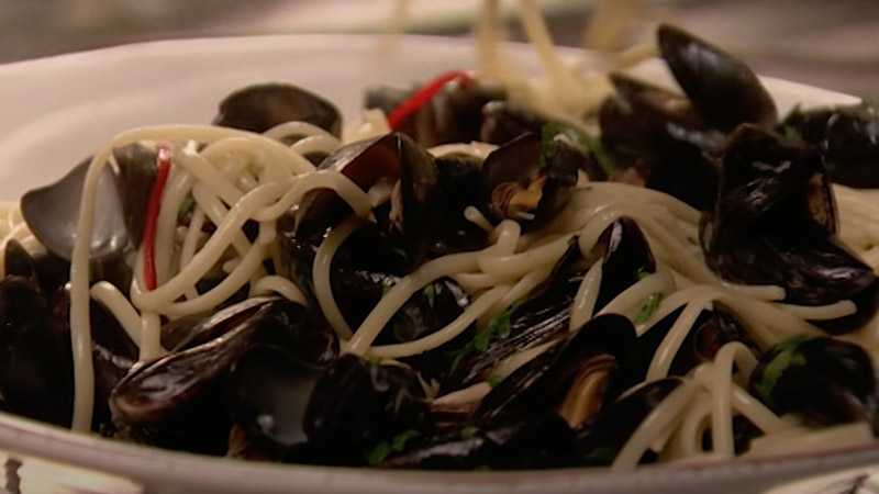Nigella's Linguine With Mussels